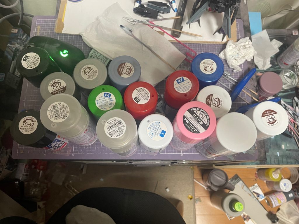 1⃣塗装中🈩2⃣塗装中㈡3⃣今回使用した塗料一覧