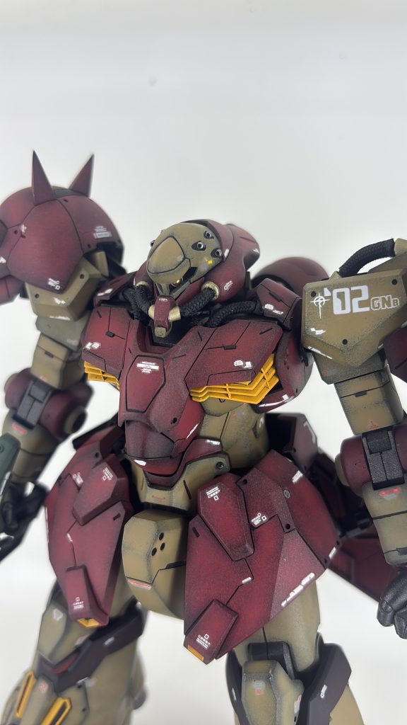 各部のディテールアップにスジボリしたり穴あけしたりパイプをメッシュにしたりモノアイをvcドームにしたりバルカンを再現したり色々やってます。エイリアンみたいなお顔もなかなかのイケメンですよね〜右側にスジボリいれてガウマンチックなアレンジしてみました💕