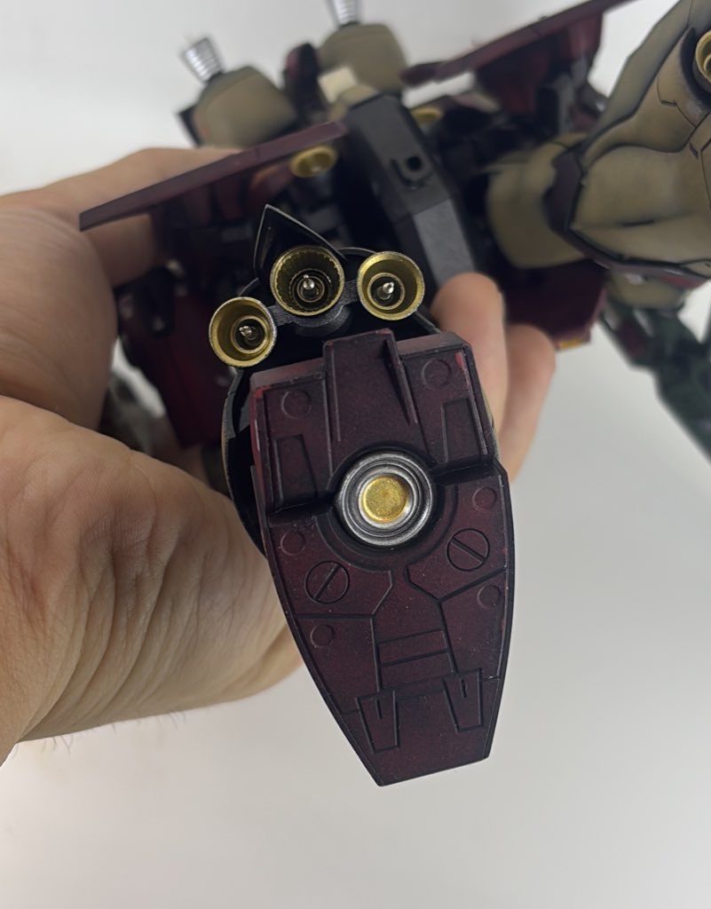 その他色分けもやりました。足裏のバーニアは穴あけしたほうがよかったかな？