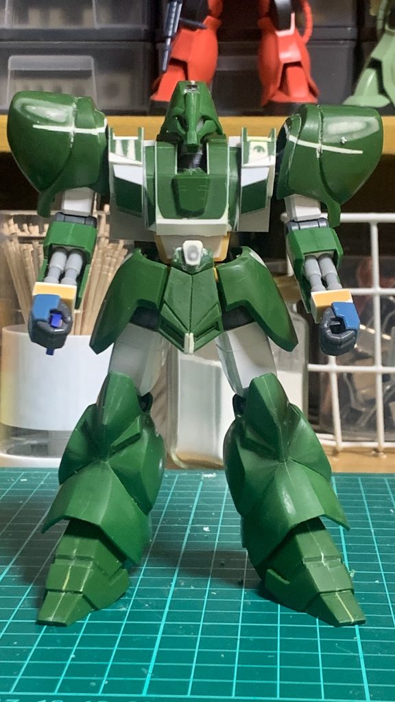 旧キットガルスJの諸々をガルスKの寄せて作成。お腹にorigin版ガンキャノンのお腹ユニットと腰ユニット、腕と足には師兼友のアドバイスによりEGνガンダムを利用しました。的確〜！シュツルムガルスのハンドパーツだけ流用。