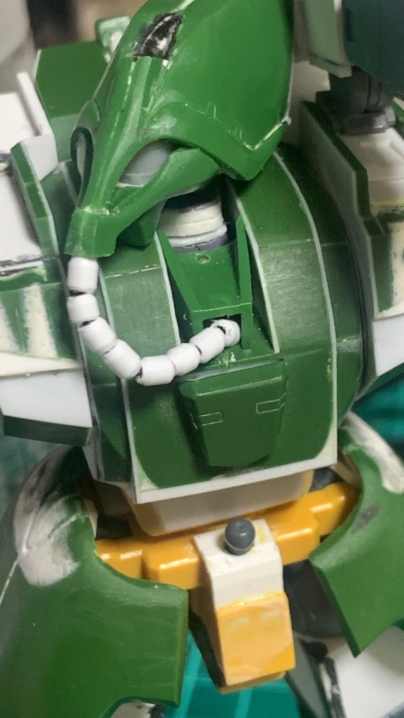 シュツルムガルスの顔がイマイチ可愛くないので旧キットを元に作成。お口パイプはプラパイプを根気カンナ掛けしたものを動力パイプ芯材用みたいな素敵商品でまとめたもの。針金より柔らかいけど癖ついて折れたりしない最高の商品だァ……！
