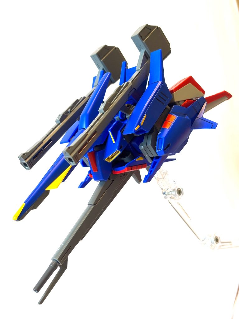 変形時はコンパクトで、Zから簡素化されてリゼルに繋がっていった過程がわかる感じがします。
