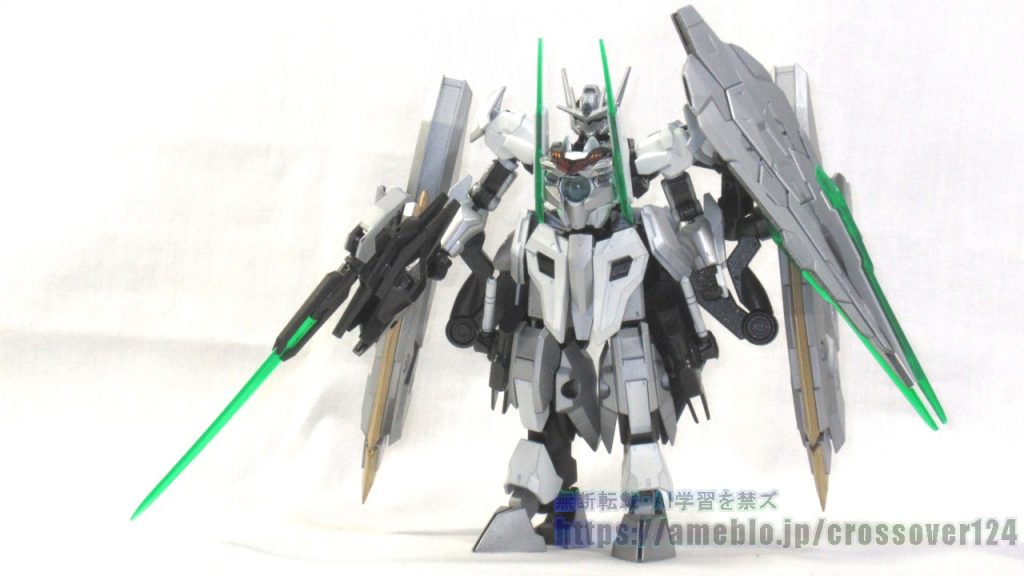 　コンセプトは「GUND-ARMのデータストームをガンダム・フレームのOSに食わせてリスクを踏み倒し、追従性のみを獲得する機体」。　頭部と腕部、ビットステイヴ周りがルブリス（クアンタのアンテナ追加）、バックパックからシールド側太陽炉がクアンタ、胴体から下がザガン。胸部はザガン胸部の上からクアンタの胸部・腹部パーツを貼り付け、上にルブリスのシェルユニットを追加。