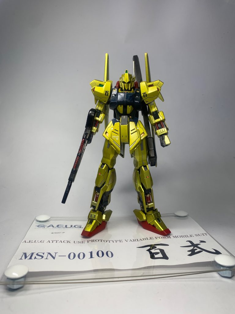 正面からのショット。百式に限らずリバイブ版は以前のものよりスタイリッシュになっている気がします。これはあくまで個人の好みの問題になってくると思いますが、個人的にはメチャ好みっす。