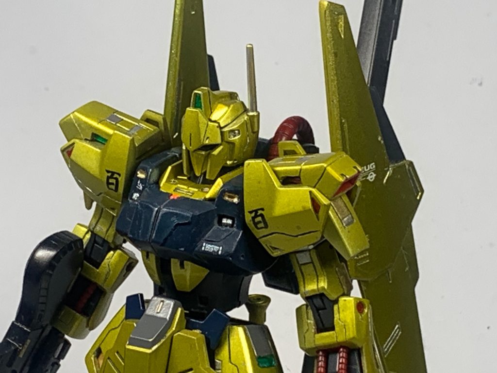 バストアップショット。百式は本当にカッコいい‼️シャアなのに赤ではなく金というのもしびれます。(gundam-kao2)