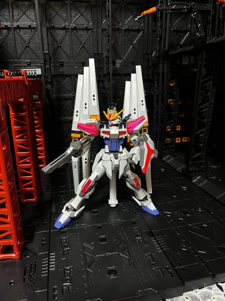ビルドストライクガンダムファンネル装備–3枚目/制作者：アッキー