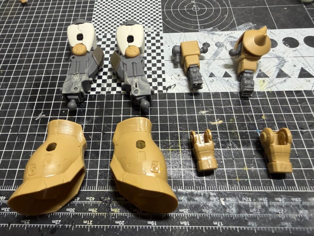 後ハメ加工で合わせ目消し(・∀・)脚の方は加工が充分じゃなく組む時にテンションがかかったため、合わせ目消しはやり直すはめになりました( &nbsp;；∀；)
