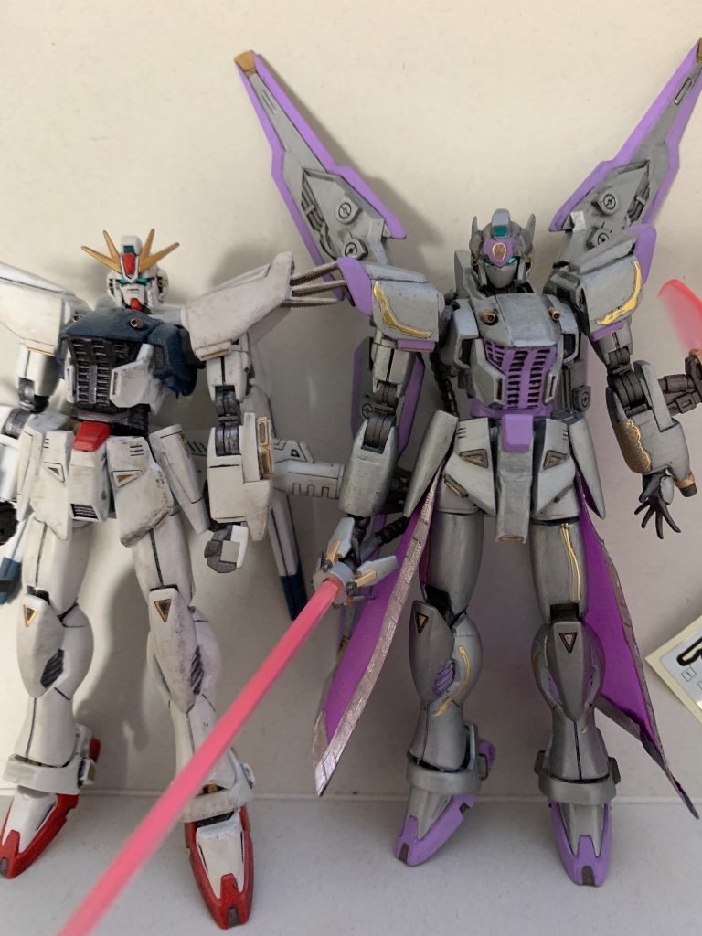 手は30msの手をつかっています。女性っぽさを出したかったのです。f91本編中でモニカにもセシリーは気に入られていたのでプロパガンダ兼ねて最新機のf91与えられても不思議ではないと自分を納得させています。どことなく豪奢な塗装はベラの信者によるものです。