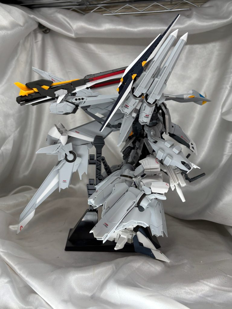 背部にはロングレンジフィンファンネルを二丁装備。EGｆｆνガンダムを手に入れる機会に恵まれていたの幸運でした。
