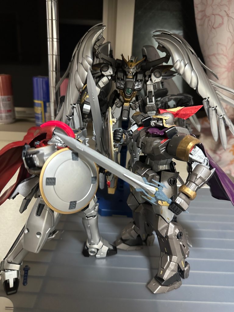 ジン・スパルタカスと後ろにいる勝利の女神ウィングガンダムゼロewと共に飾っていました