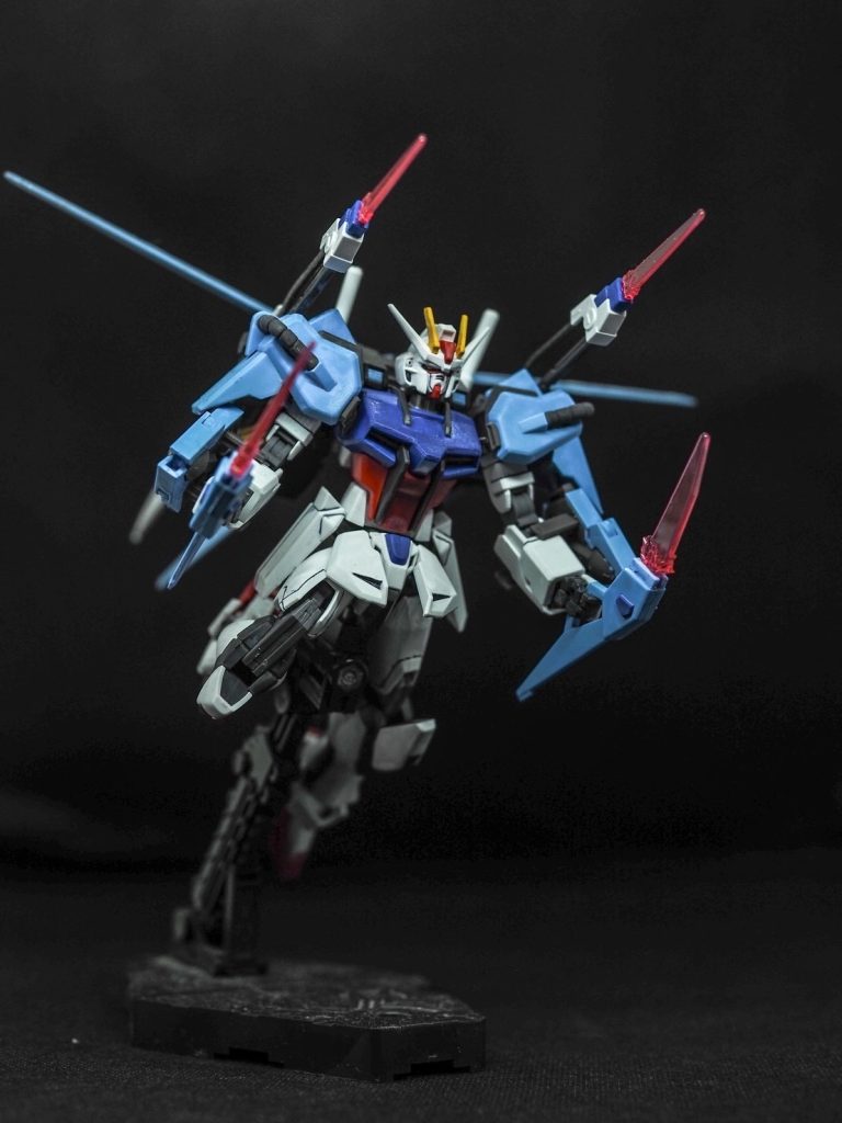 こちらはエールストライカーとソードストライカー×2した魔改造ストライカー。イメージ的には、ハイペリオンの「アルミューレ・リュミエールにはこういう使い方もある！」みたいな突進です。