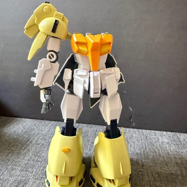 オデュッセウス級6号機になります！！今回は腕部になります！腕部はジOのショルダーアーマーとオデュッセウスガンダム のミキシングというシンプルな構造です！（1枚目）