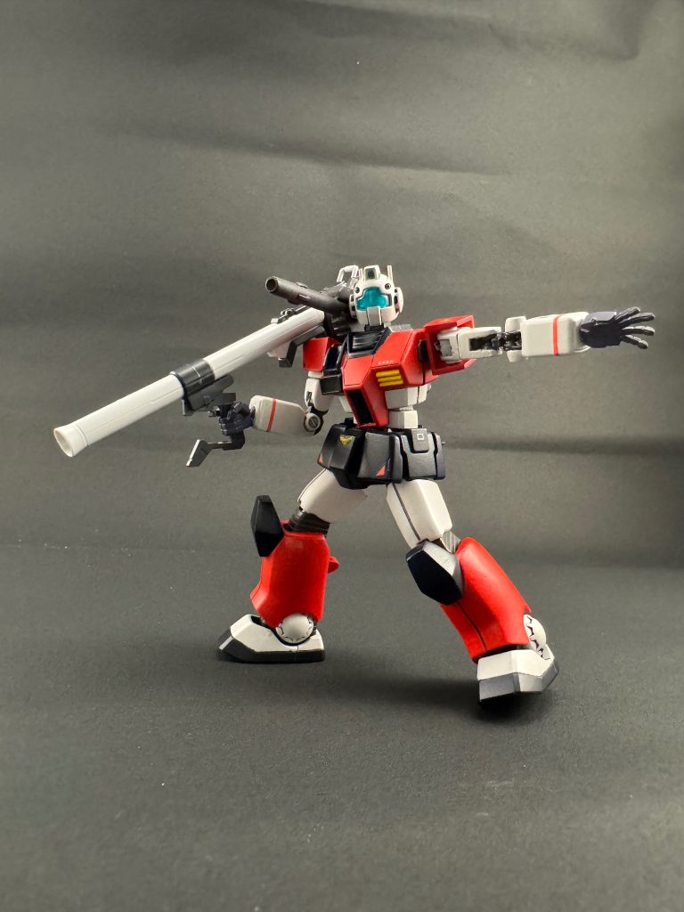 弾幕薄いぞ！何やってんの！的なポーズバツーカはRGガンダムのもの持たせる気がなかったから無塗装だし、墨入れもしていない