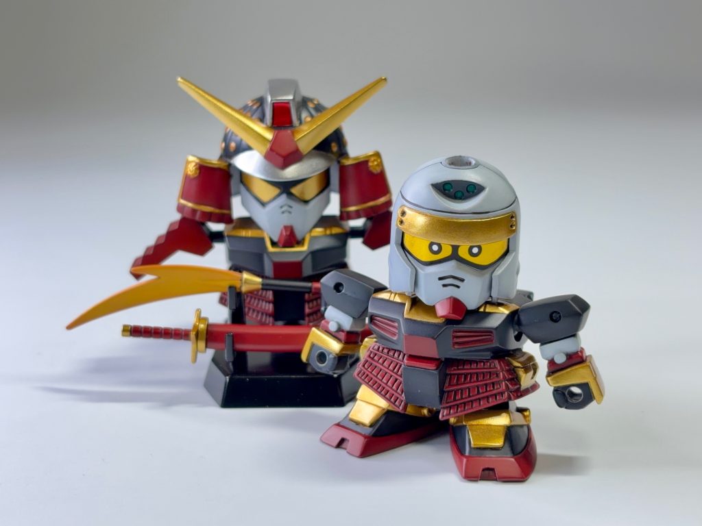 カラーレシピ【基本塗装（エアブラシ）】　白：グレーバイオレッド(下地) → MSホワイト　赤：ブラウン＋黒少量(下地) → サザビーレッド　金：黒サフ(下地) → スターブライトゴールド　黄色：オレンジ(下地) → MSイエロー　黒：黒サフ(下地) → ティターンズブルー1【トップコート】　金色の部分：クリアー　その他の部分はつや消し : スムースクリア＋クリアー（4:1）　※金色用のクリアーを全体に吹き付け後に、　　金色の部分だけ再度マスキングして、つや消しをかけました。