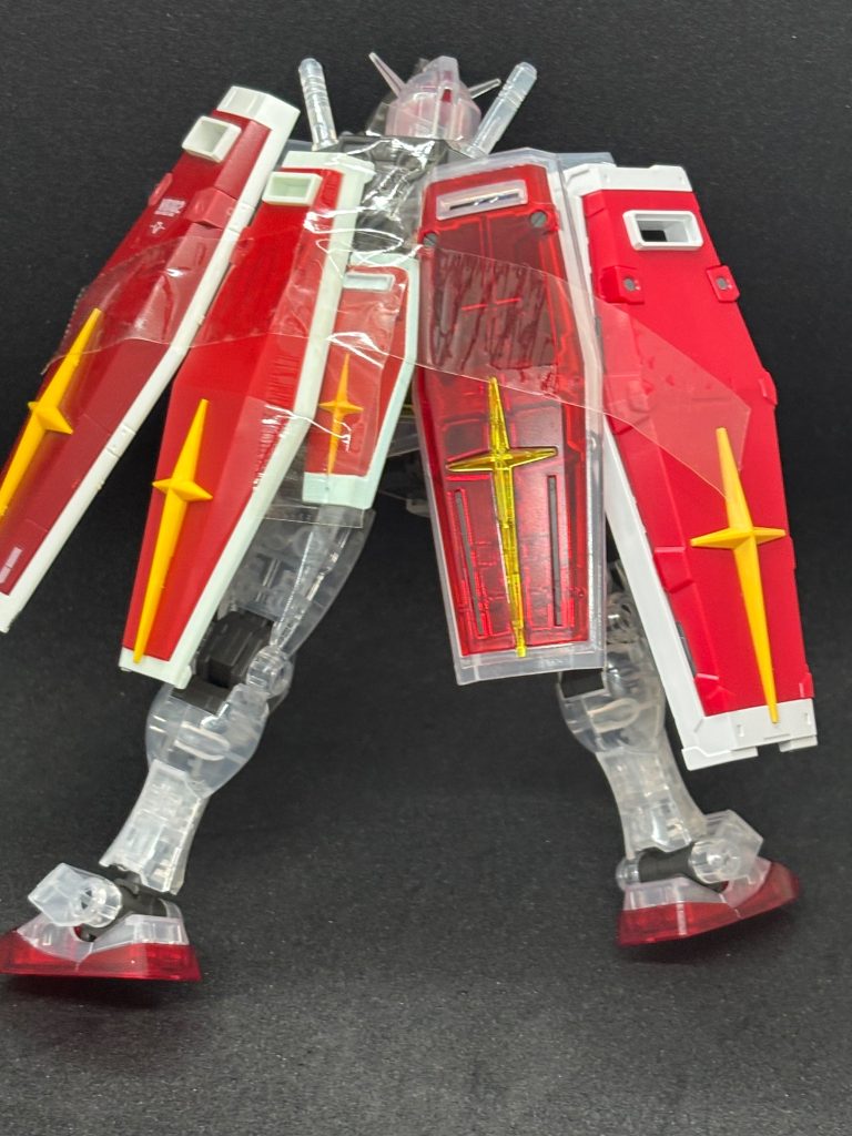 後ろです。ガンダムの盾は•RGのバージョン1と2•リバイバル旧キット•HGビヨンドグローバルのクリア•モビルジョイントの食玩(ククルスドアンの島)を使っています。