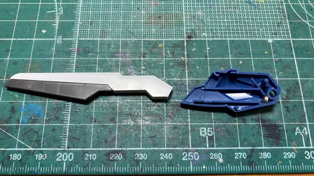 　nishiさんがやってたバックパック下部に差すガンビットの磁石接続に挑戦。