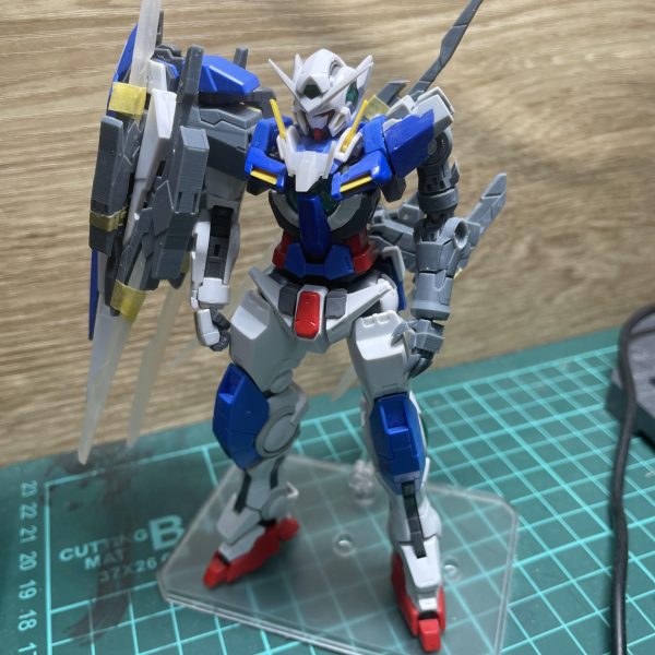 自作した左腕ハンドパーツ出来が良すぎて逆に右腕の既存ハンドパーツが浮いて見える！8Kレジンはエッジがパキッとしてて良い（3枚目）