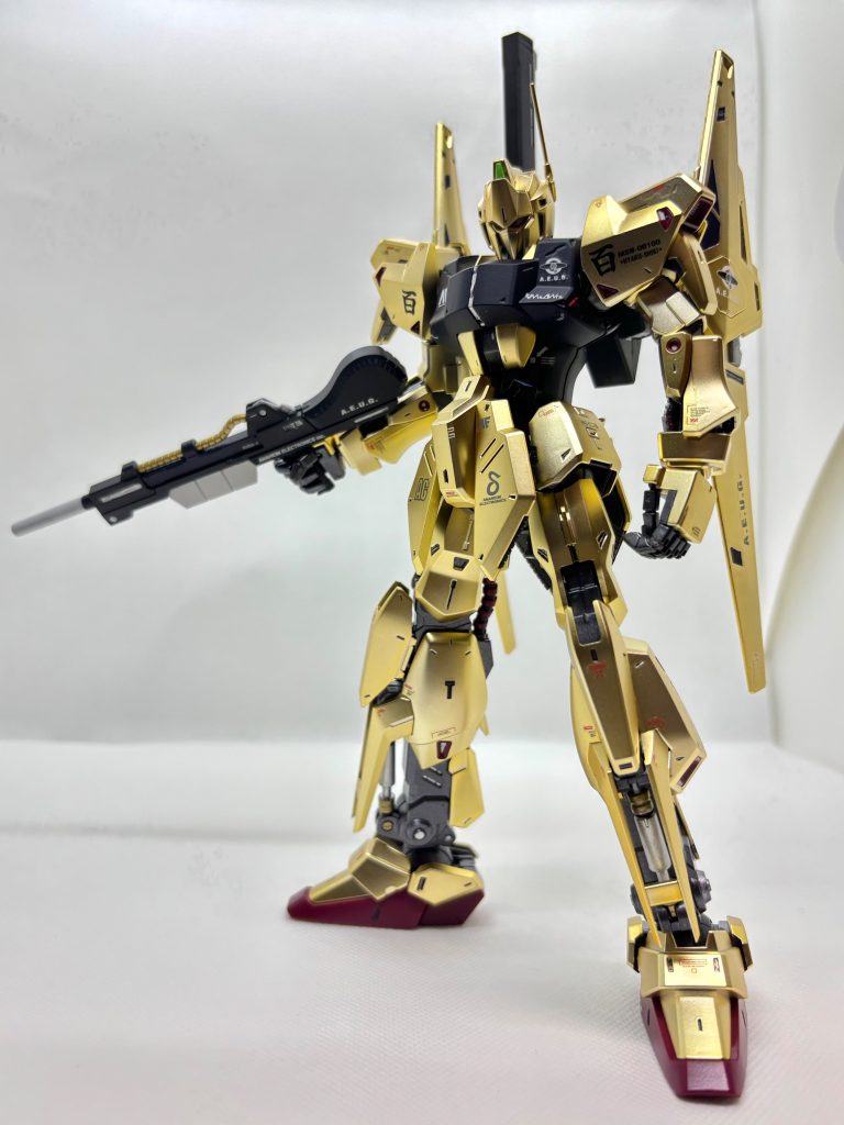 とってもスタイリッシュな体型ですね！　年々細くなってしまう百式ですが、現代版アップデートといった感じでしょうか