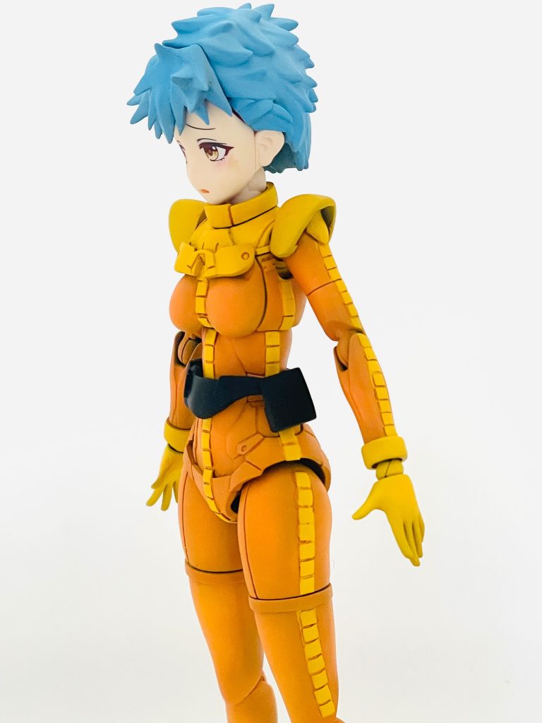 ジオン軍パイロットスーツの特徴的な黄色部分はプラ板から