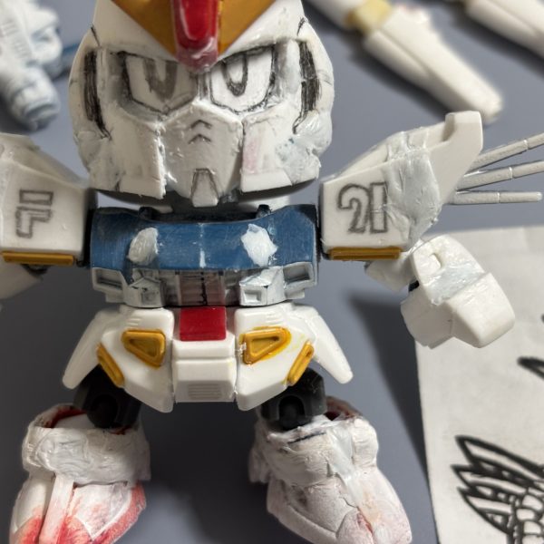 閲覧ありがとうございます＾＾SDガンダムF９１横井氏寄せverを制作中素材はSDガンダム７４ガンダムF９１を使用ガンダムビルドダイバーズボールデンアームズ のボールジョイント を稼働部分 に 使用　頭部 等 各部 の 拡張 に100均 プラ板１,８ミリ厚 の 軟質素材 をＲ曲げ 加工が捗りました。＾＾（4枚目）