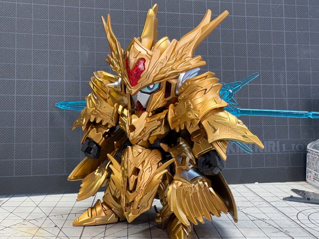 まず金色に塗ります