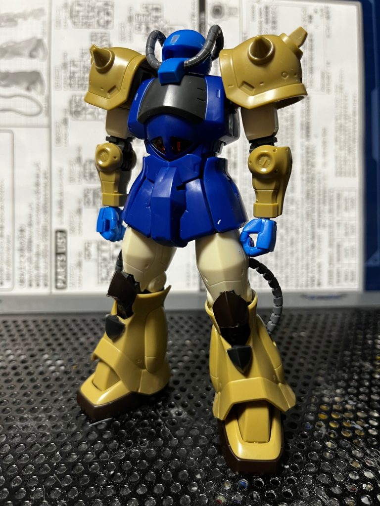 さぁ珍しく制作過程をちゃんと撮りました。荒い制作風景ですがご参考までにm(_ _)mまず前の投稿で載せたMS-07Aのあまりの方です