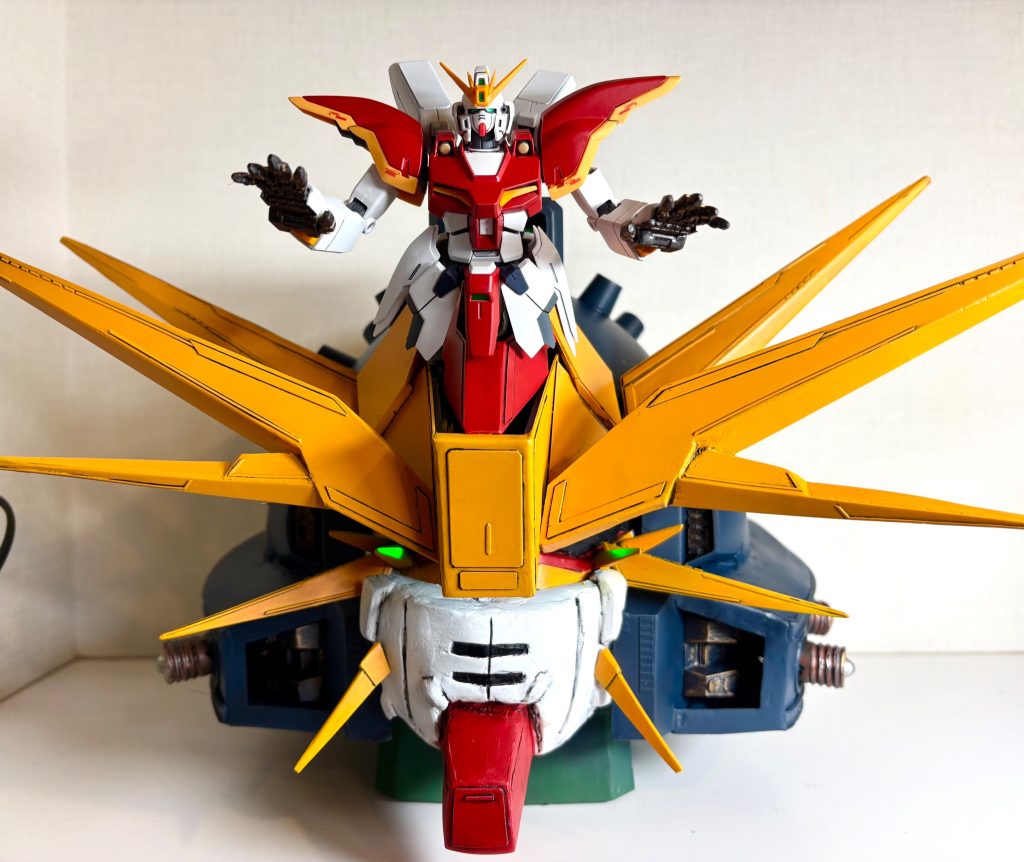 ツノはプラ棒とプラ板で作りました。コンパクトに収納できるよう、各ツノは取り外せるようにしてあります。