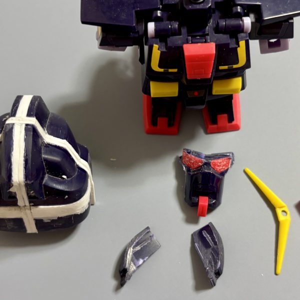閲覧ありがとうございます。元祖SDガンダムサイコガンダム改修中です＾＾&nbsp;改修点 は主に　頭部 &nbsp; うでGフォートレスに変形できる！　ので細部をパッケージイラストに寄せる。。。感じで😁（2枚目）