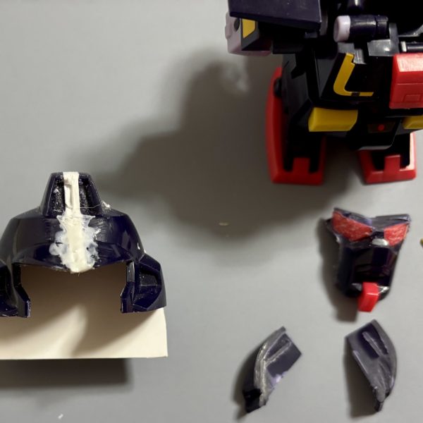 閲覧ありがとうございます。元祖SDガンダムサイコガンダム改修中です＾＾&nbsp;改修点 は主に　頭部 &nbsp; うでGフォートレスに変形できる！　ので細部をパッケージイラストに寄せる。。。感じで😁（3枚目）