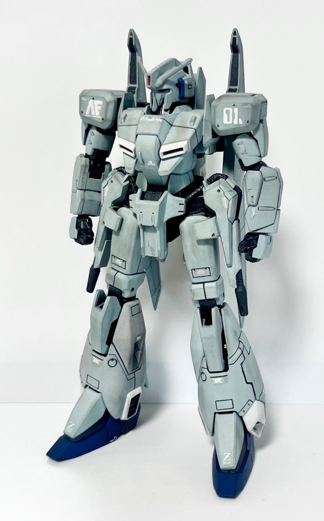 フロントビュー（武装なし）センチネル設定画を参考にスジボリでディテール追加 ＆ 合わせ目消ししました。