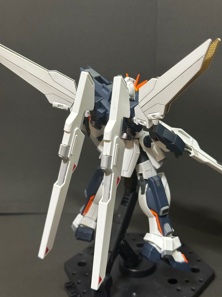 ガンダムDXは五指にはいるくらいお気に入りの機体で、某フリマアプリなどでも長らく探していましたが、再販等も重なりついにゲットできました✨今回の作成では首の延長でアゴを引けるようにしたのと、盾の裏を埋めたくらいでほぼ素組み。で、このスタイル、さいこーですバンダイさん。
