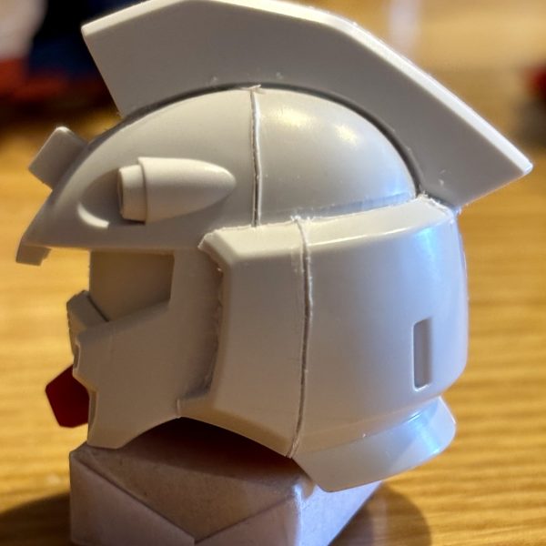 どーしても どーしてもガキ の 頃 から欲しかった✨このキット&nbsp;結局　私&nbsp;自らの手 で 作る&nbsp;しかない と言う。。。。&nbsp;思う所 が ありますがやります。😁&nbsp;にしてもバンダイ の 造形氏さんこの手のキットは本当にここを改修してカッコ良くするだろうと言う余白を毎回感じるんですけど？旧キットもSDガンダム系も😁（他のシリーズは知らんけど😂）制作チームは神（日本の匠の域）あと言っとくと 販売チームはあかんね。。。。昔からね。。。。（4枚目）