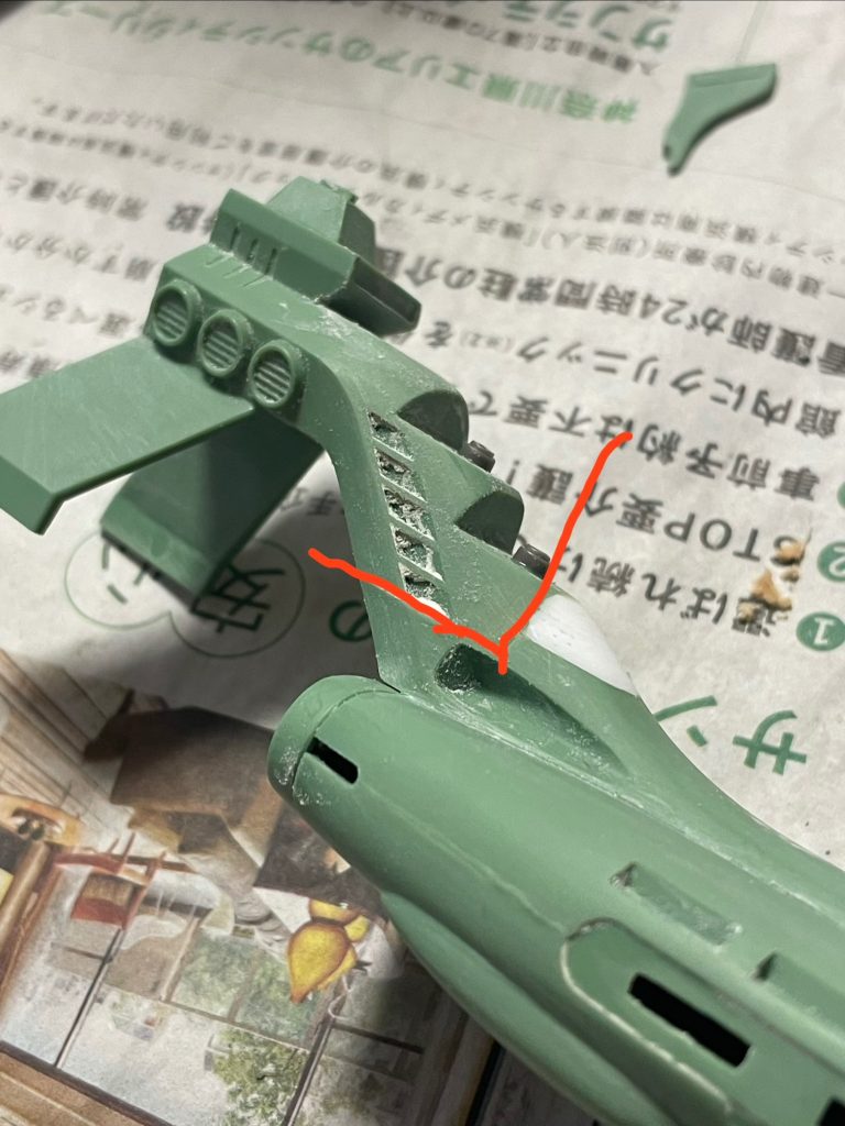 せっかくなので二門のタイプにしようと考えましたが、砲門を一つ潰しただけではスタイルが悪くなるので、このラインでカットして全高を5mmくらい詰めています。