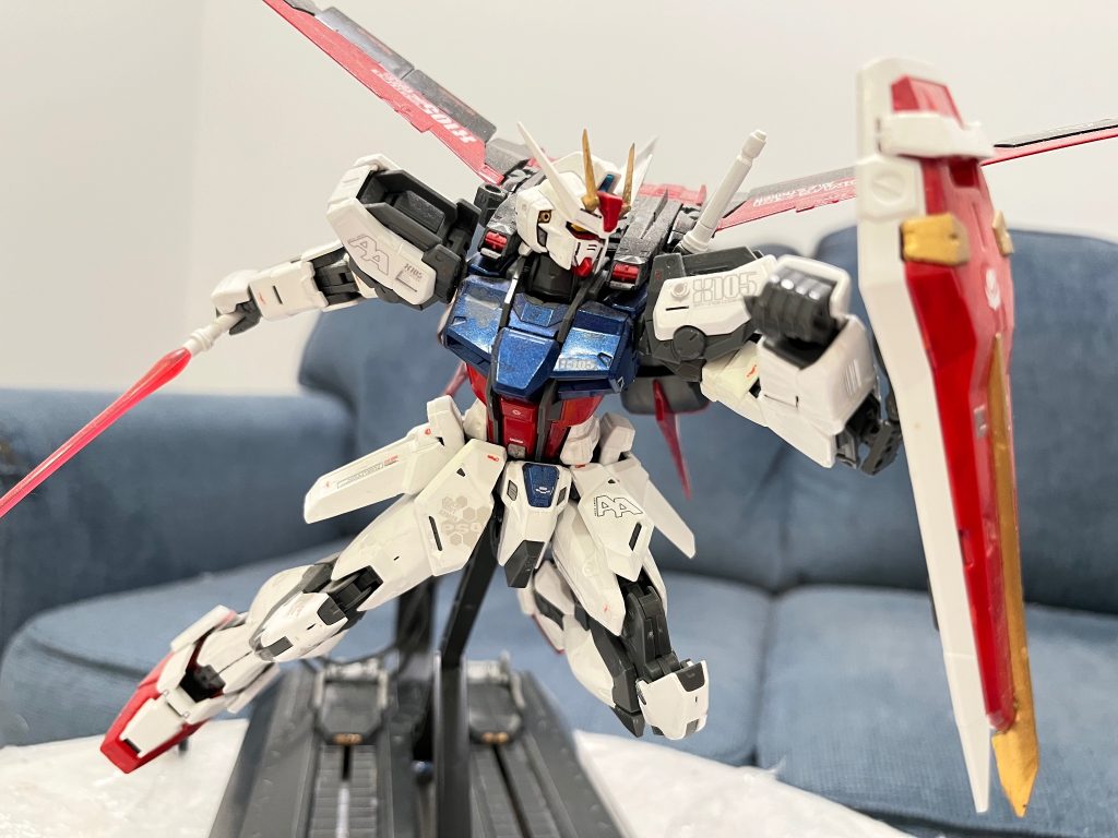 私の一番好きなガンダムはGAT-X105ストライクです。キラとの「運命の出会い」のおかげで強奪を免れました。