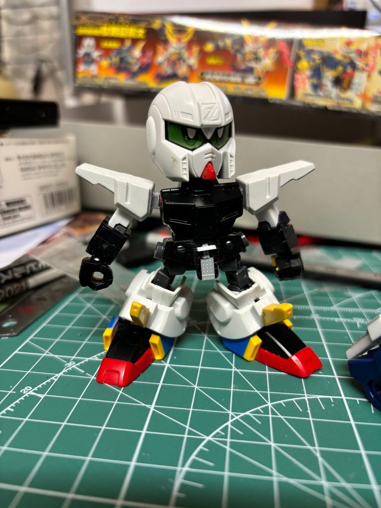 ベースとなる素体を先ず工作しました。設定上、武者頑駄無より少し大きいくらいのサイズにしてます。