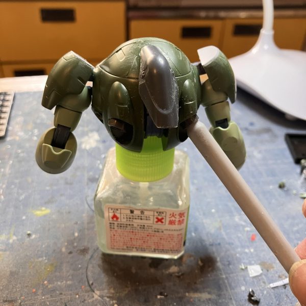 マンロディ進捗٩( ᐛ )و&nbsp;パイロットに宇宙服を着せましたゴーグルが青いから全てのモノが青く見えます　きっと地球もより青く見える事でしょう🌏　笑🤣&nbsp;工作のだいたいは終わったので連休中には塗装に入れそうです🖌️（2枚目）
