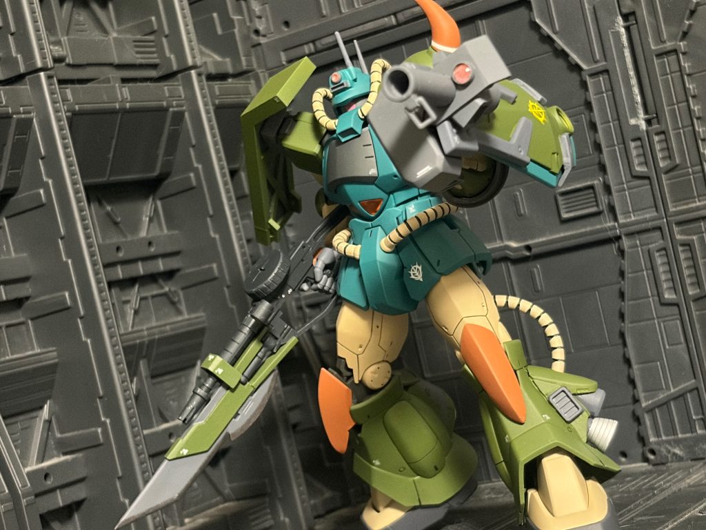 装備・ザクマシンガン(銃剣型ヒートホーク)・シールド・グレネードランチャー ・ヒートサーベル