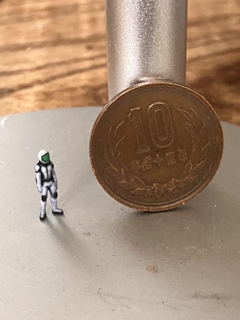 作品名：発進準備宜し<p>先日、箱庭技研さんから出しているガチャを回しました 自分がやったのは1／144 塗装済みなので、百均ディスプレイベースに合わせたら手軽にジオラマが出来そう 1／144は6体、1/100は3体入って一回500円は、けっこう [&hellip;]</p>
