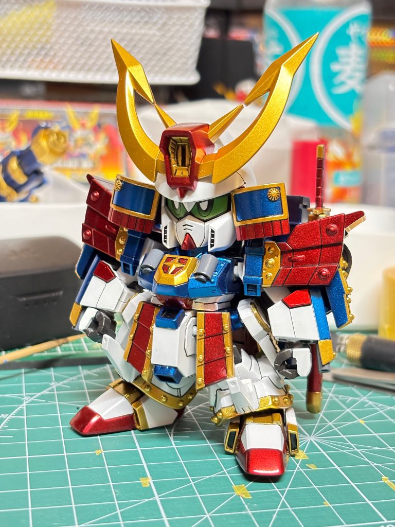 メタリック系を塗装後一旦光沢でトップコート。墨を入れた後に艶消しを吹き、その上からタミヤのモデリングワックスを塗り込みました。艶消し後でもサラサラして塗装の剥がれにも効果的です。