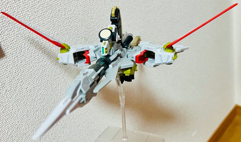 ゼウスシルエット長い!!デカイ!!長いから画像がぼやけるw&nbsp;↓デスティニーと並べるとゼウスシルエットの巨大さが伝わるかしらん( ˙꒳​˙ &nbsp;)
