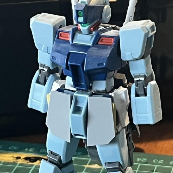 原作読んだことないんですが、ハイブースト的なやつをつくってみようかと思い立ちました。ベースはジムスナイパーⅡで、一番の特徴の腰のブースターはコトブキヤM.S.Gのカスタムパーツを付けてみました。腰にポン付けじゃなくてフレームから繋がっているようにしたい、こだわりポイント。&nbsp;あとはあの設定画のスタイルに近づけるように肩の位置をずらしたり脚を延長したりしています。&nbsp;フロントアーマーをスクラッチするか、流用できるパーツを探すか悩み中。（4枚目）