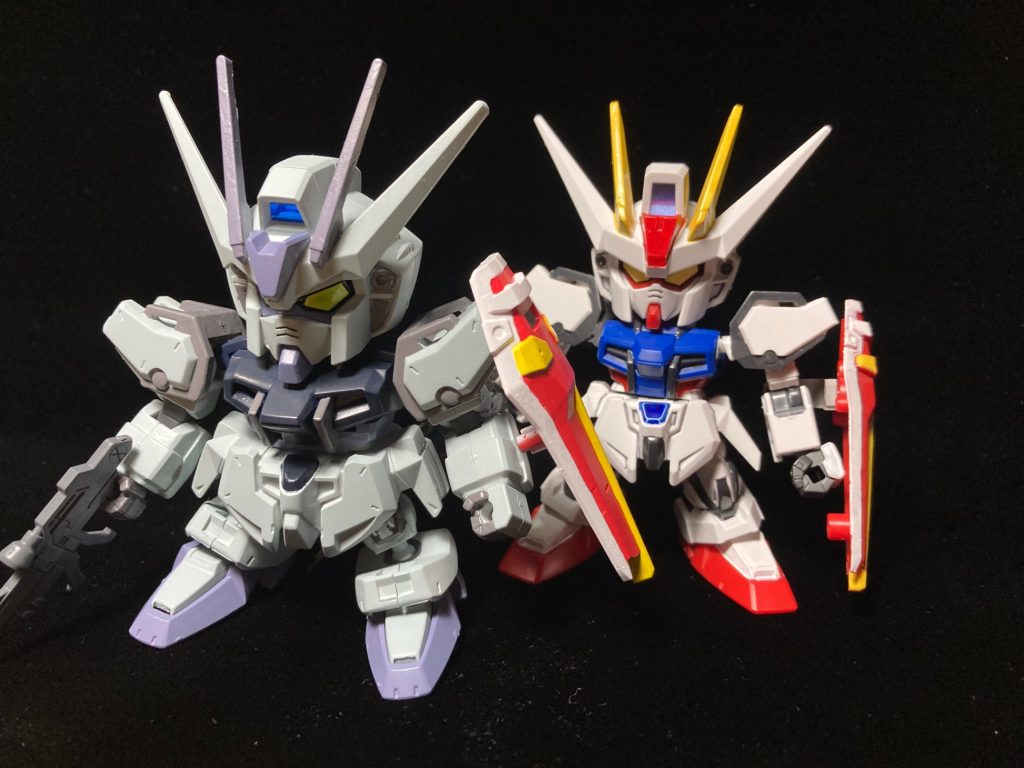 パーツを分け与えたストライクと。まあ言ってもパーフェクト用の部品なので素トライクだとただのBBとSDEX。