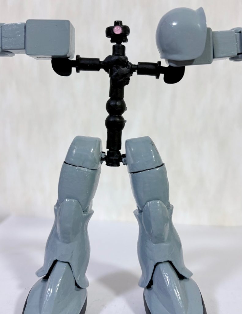本キットの特筆すべき点は頭部と胴体の装甲をキャストオフできる事である。中のフレームは元のジョイントをいかしつつ、独自のアレンジが施されている。
