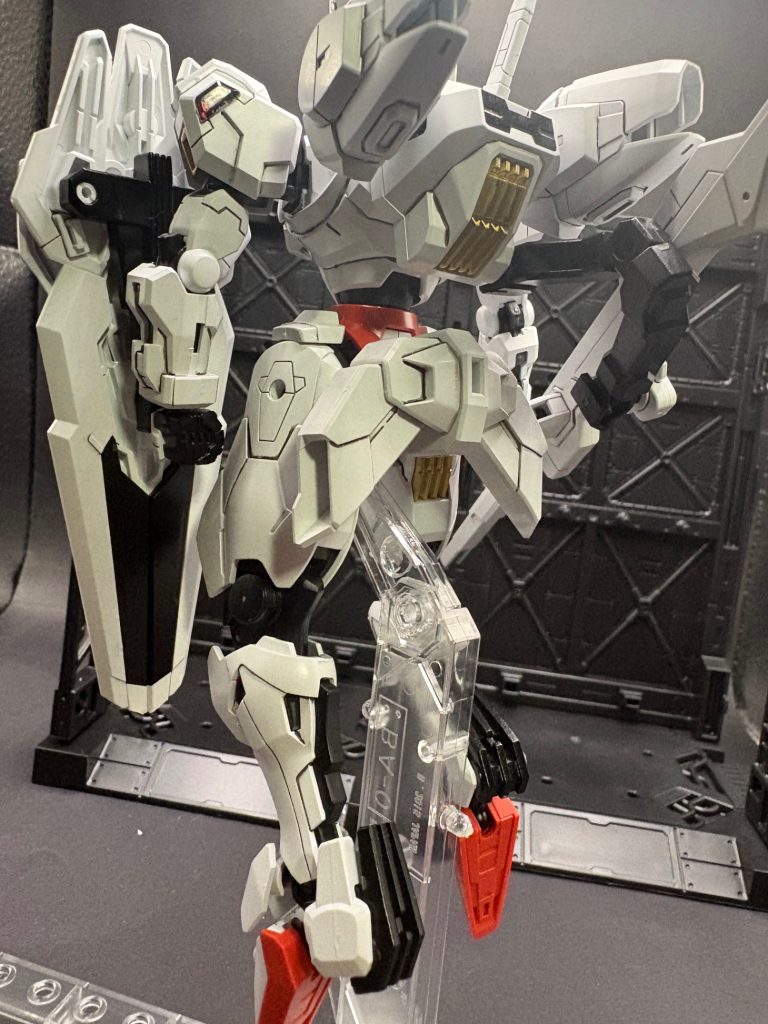 ゴールドで部分塗装してます