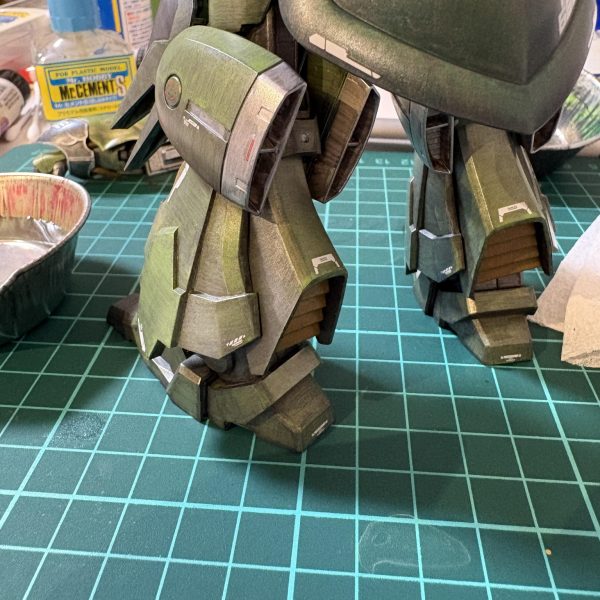 脚部と肩、腕部にデカール色々な方の作品を参考にしながら自分なりに進めました情報量が増えていい感じ！（2枚目）