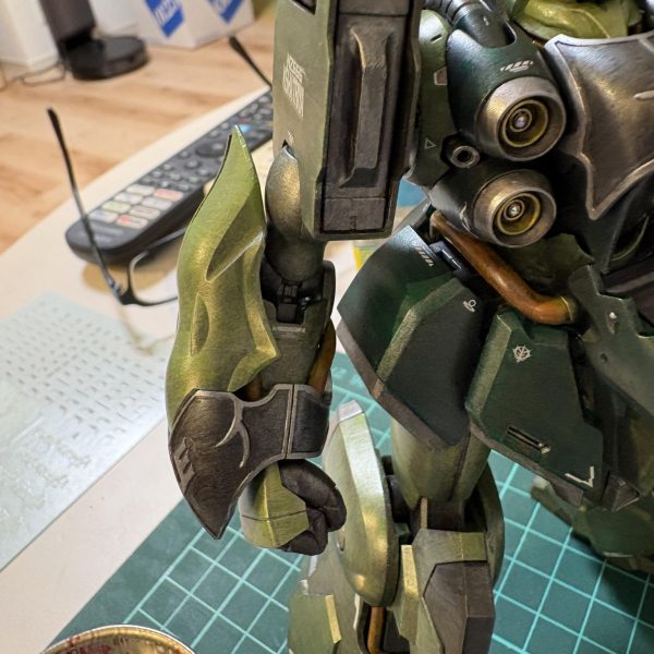 脚部と肩、腕部にデカール色々な方の作品を参考にしながら自分なりに進めました情報量が増えていい感じ！（7枚目）