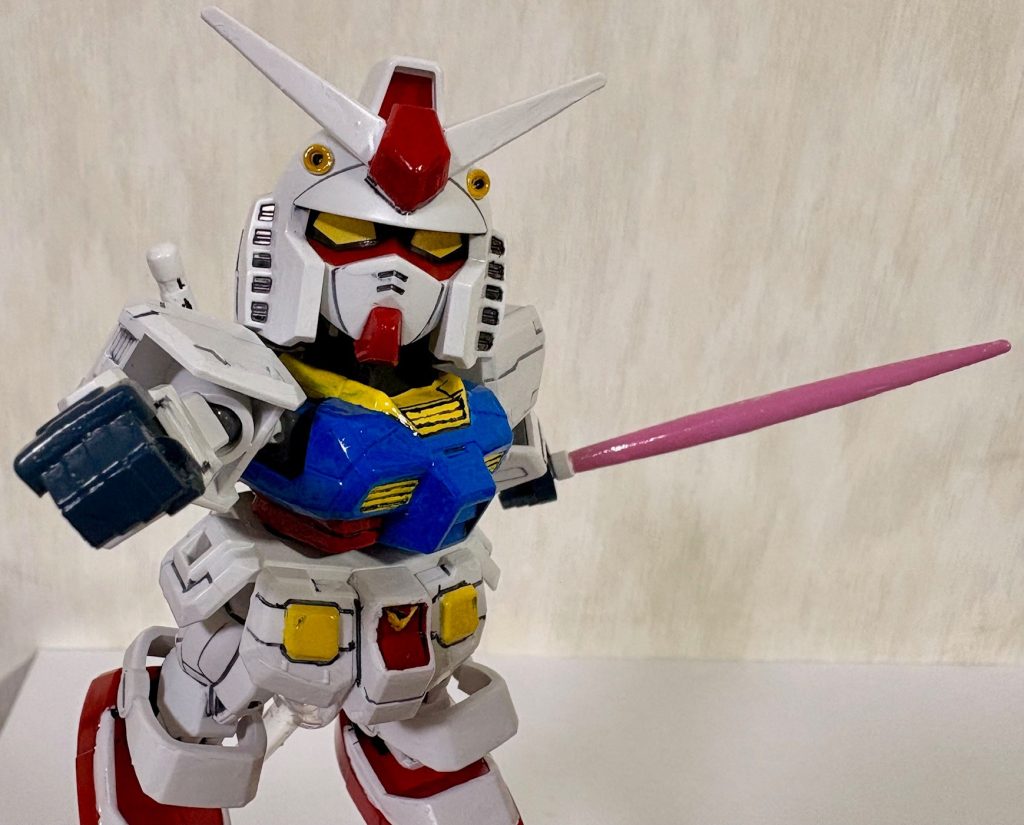 最近のSDガンダムなので、スタンドにセットして、ジャンプするポーズも可能。