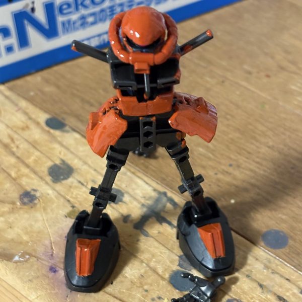 整理をしていたら、この前買ったGフレームの高機動型ザクが1体余っていたので思い切ってリペイントしてみた(zaku-kao5)P.S.Gフレームのジャイアントバズは旧キットゲルググにも似合う。（2枚目）