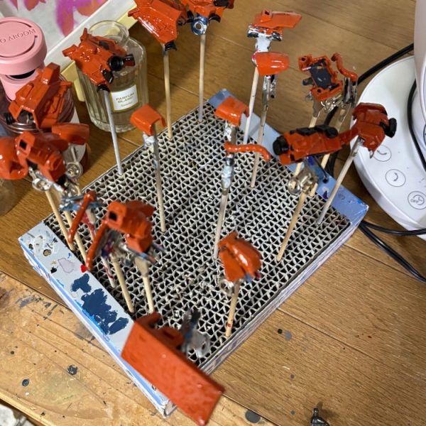 整理をしていたら、この前買ったGフレームの高機動型ザクが1体余っていたので思い切ってリペイントしてみた(zaku-kao5)P.S.Gフレームのジャイアントバズは旧キットゲルググにも似合う。（1枚目）