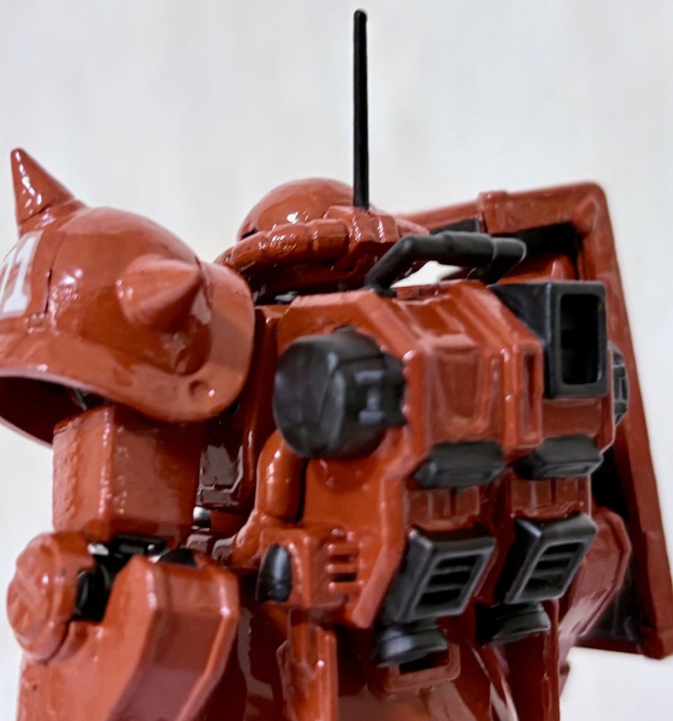 R-1、R-2型との違いは後頭部にアンテナが付いていることである。これもプロトタイプゆえの特徴である。アンテナはビームサーベルの刃先を加工し黒く塗装した。